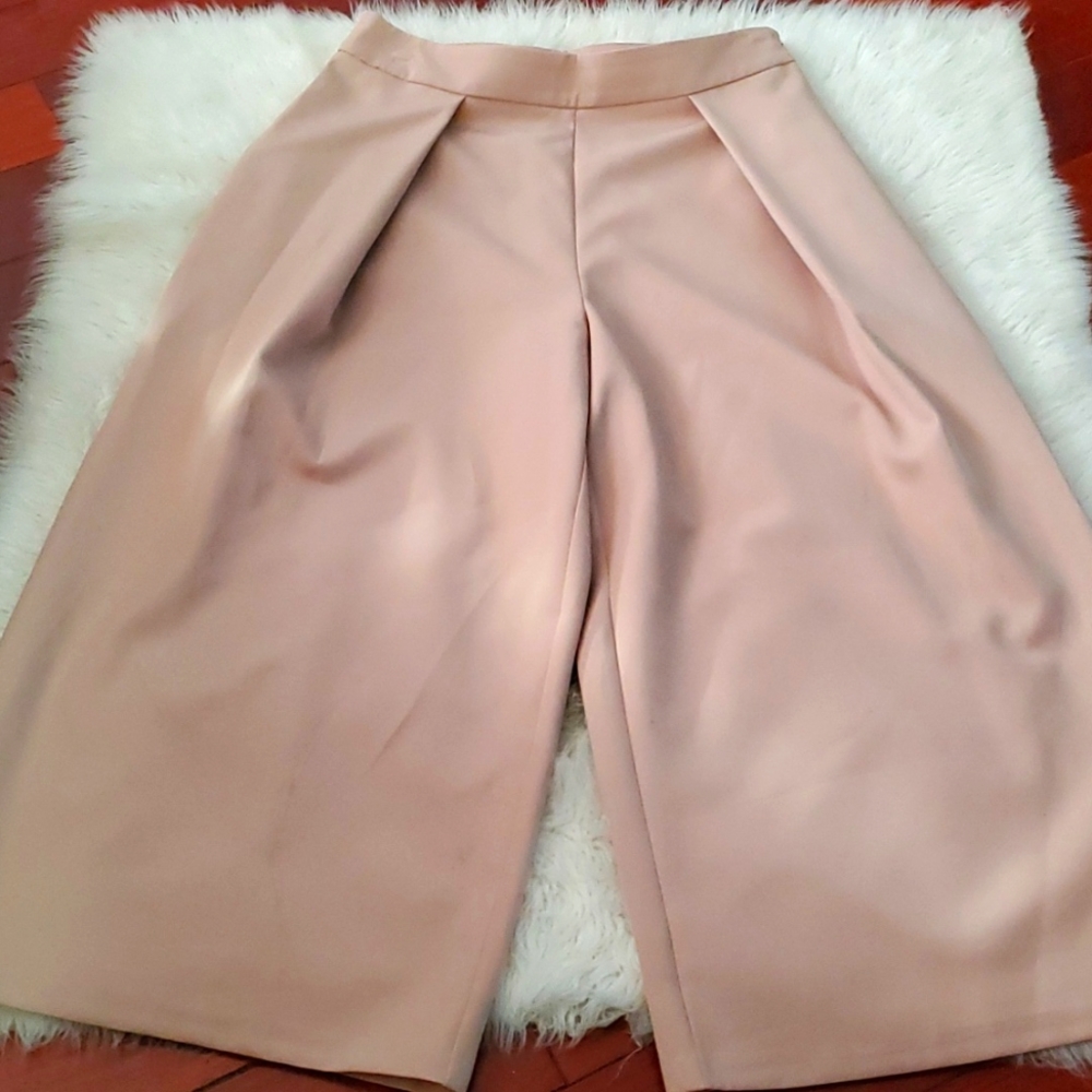 Wide leg Capri pants